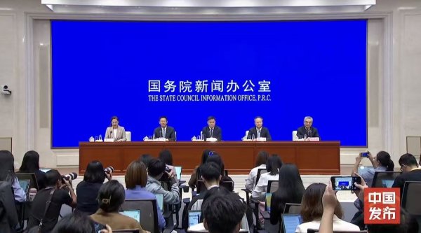 财富家 潘功胜、李云泽、吴清齐发声! 银行业总资产近470万亿, 居全球第一